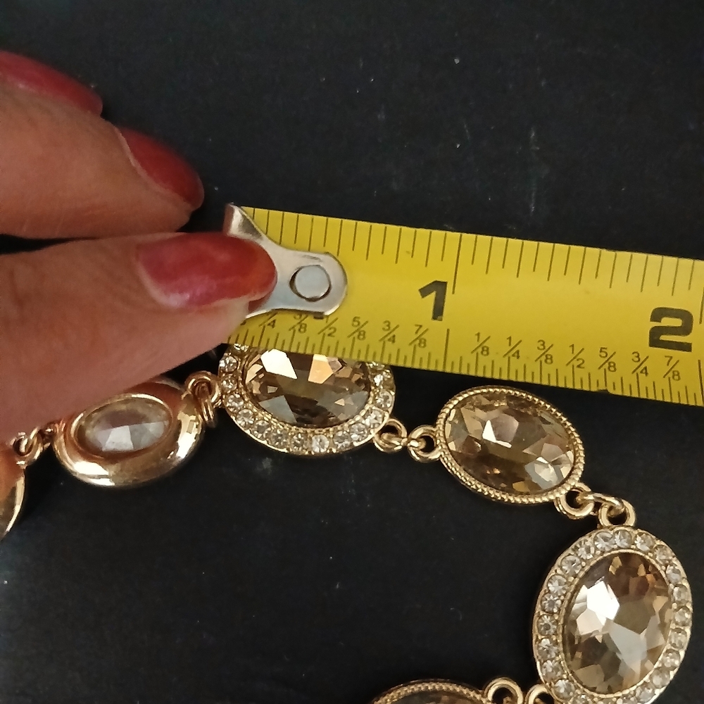 Monet gold tone Rhine stone necklace - Picture 10 of 11
